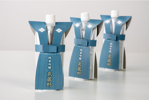 パウチの中身は日本酒！世界に届けたい“侍デザイン”のパッケージ